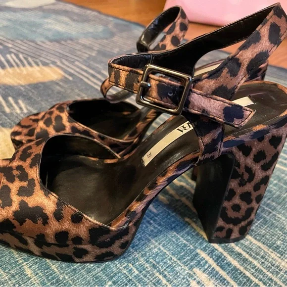 Leopard Print Platform Heels - Picture 3 of 4